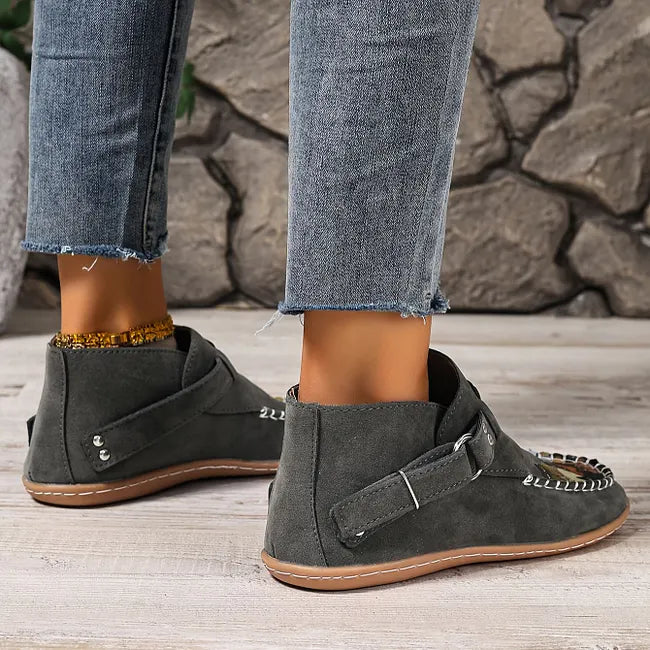 Viktoriy - Botas Rasas Até ao Tornozelo Com Padrão de Gato e Fivela