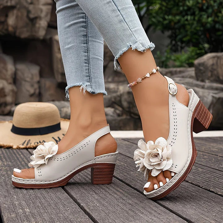 Gayanthi - Salto Grosso Floral Elegante