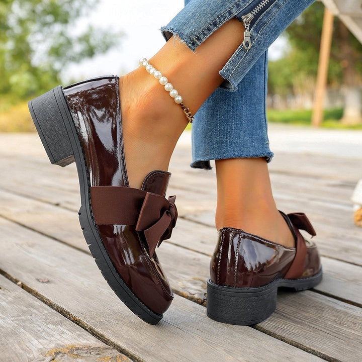 Ziena - Mocassim Em Couro Envernizado Com Laço Decorativo