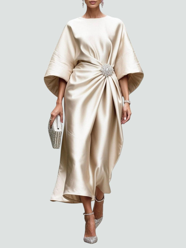 Marijona - Vestido longo Moderno Com Mangas Cape em Cetim