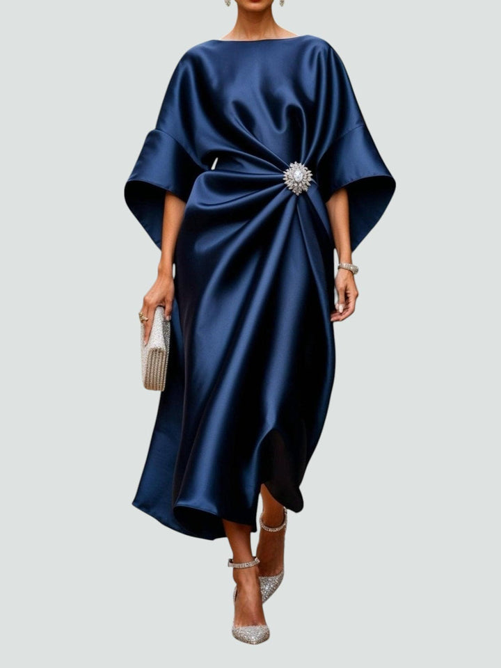 Marijona - Vestido longo Moderno Com Mangas Cape em Cetim