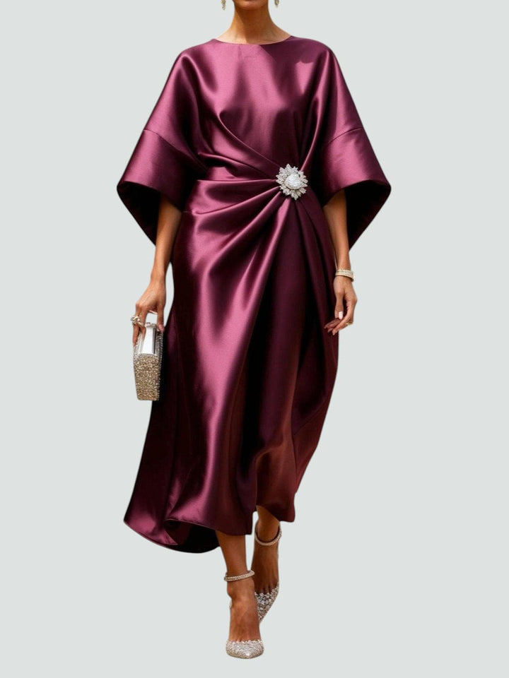 Marijona - Vestido longo Moderno Com Mangas Cape em Cetim