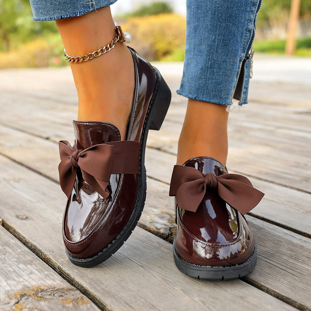 Ziena - Mocassim Em Couro Envernizado Com Laço Decorativo