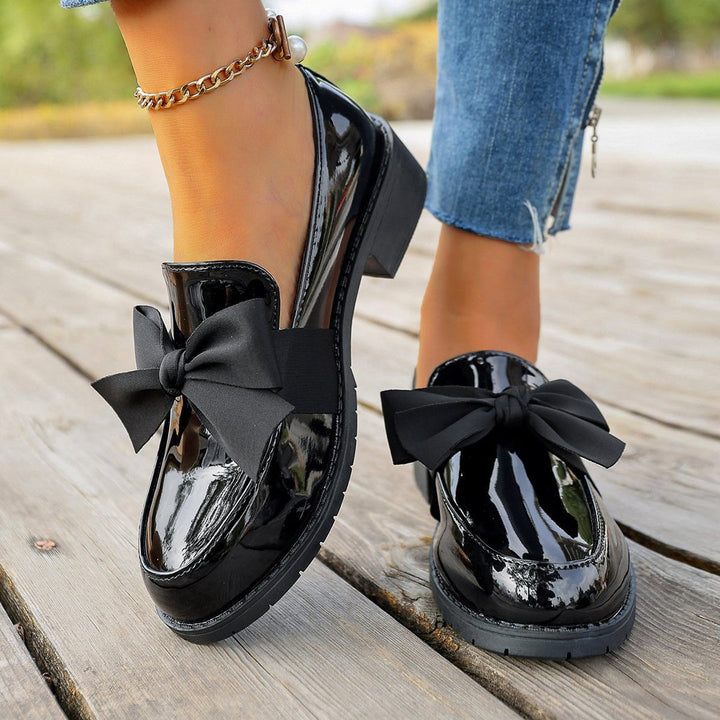 Ziena - Mocassim Em Couro Envernizado Com Laço Decorativo