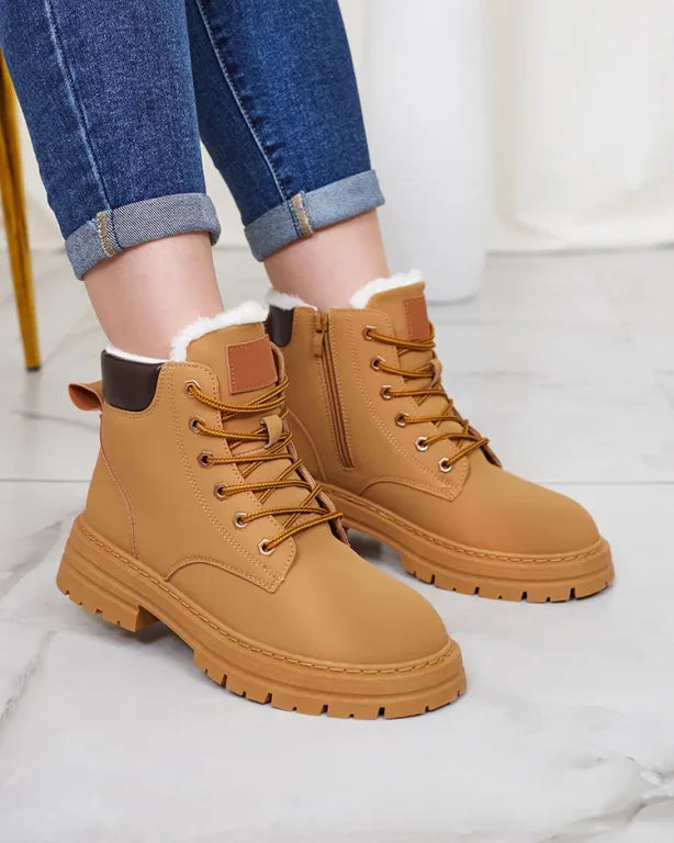 Alosia - Botas de Cano Curto com Atacadores e Sola Grossa