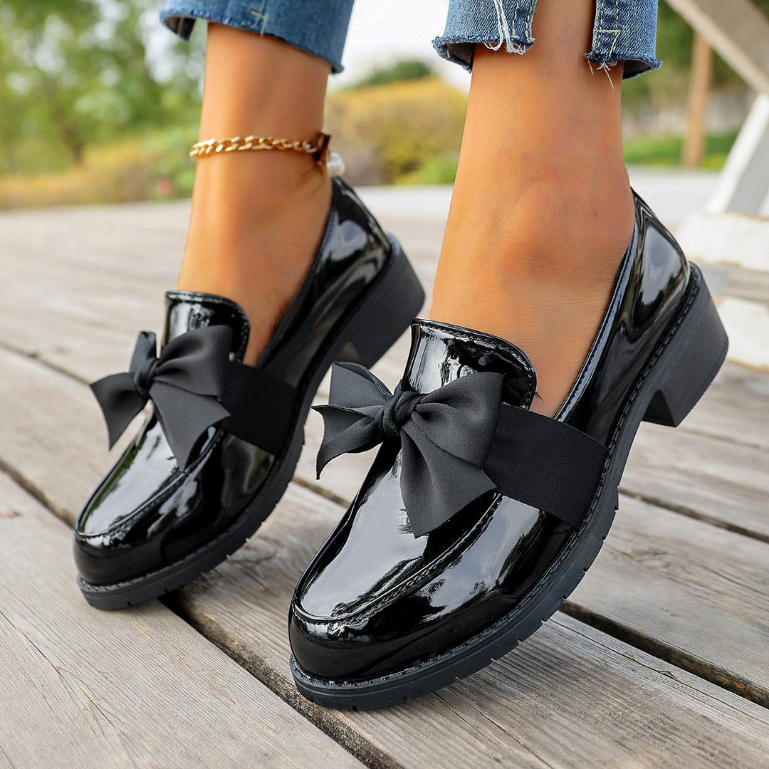 Ziena - Mocassim Em Couro Envernizado Com Laço Decorativo