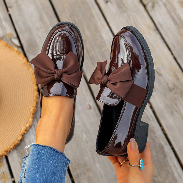 Ziena - Mocassim Em Couro Envernizado Com Laço Decorativo