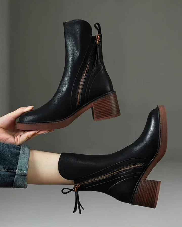 Pernelle - Bota De Couro Com Salto Quadrado