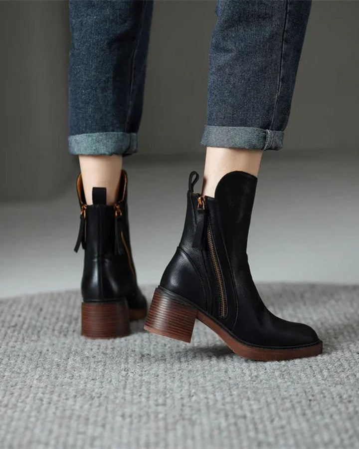 Pernelle - Bota De Couro Com Salto Quadrado