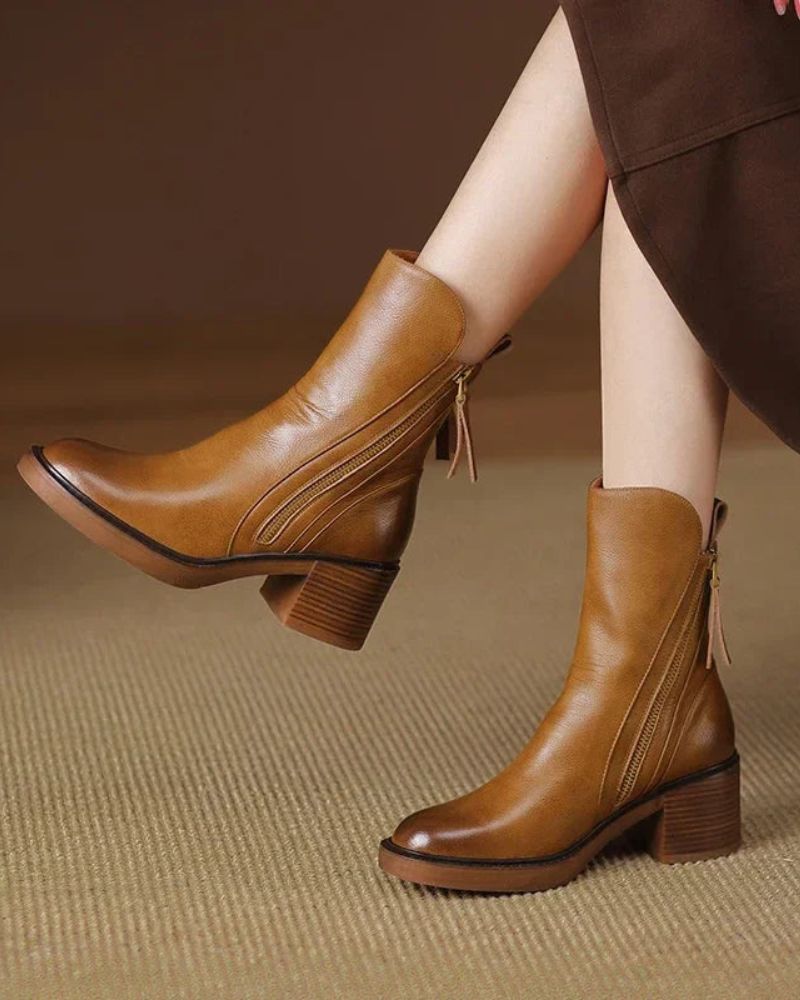 Pernelle - Bota De Couro Com Salto Quadrado