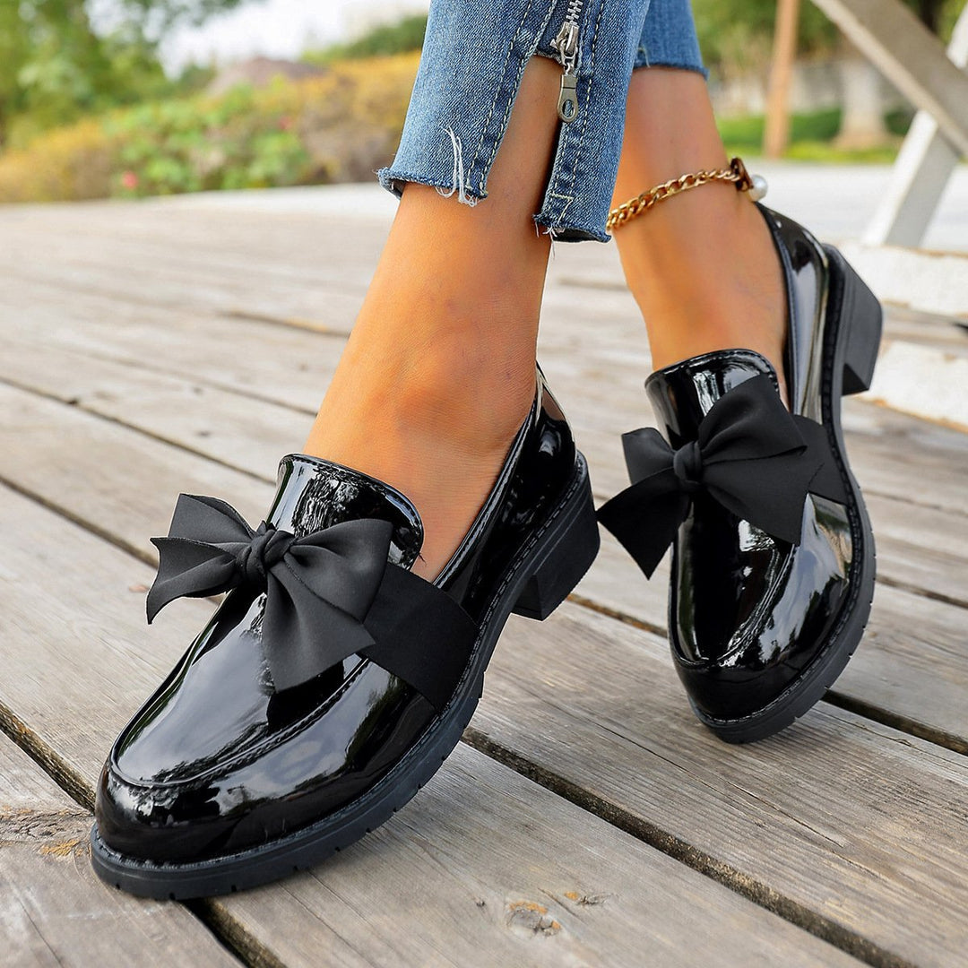 Ziena - Mocassim Em Couro Envernizado Com Laço Decorativo