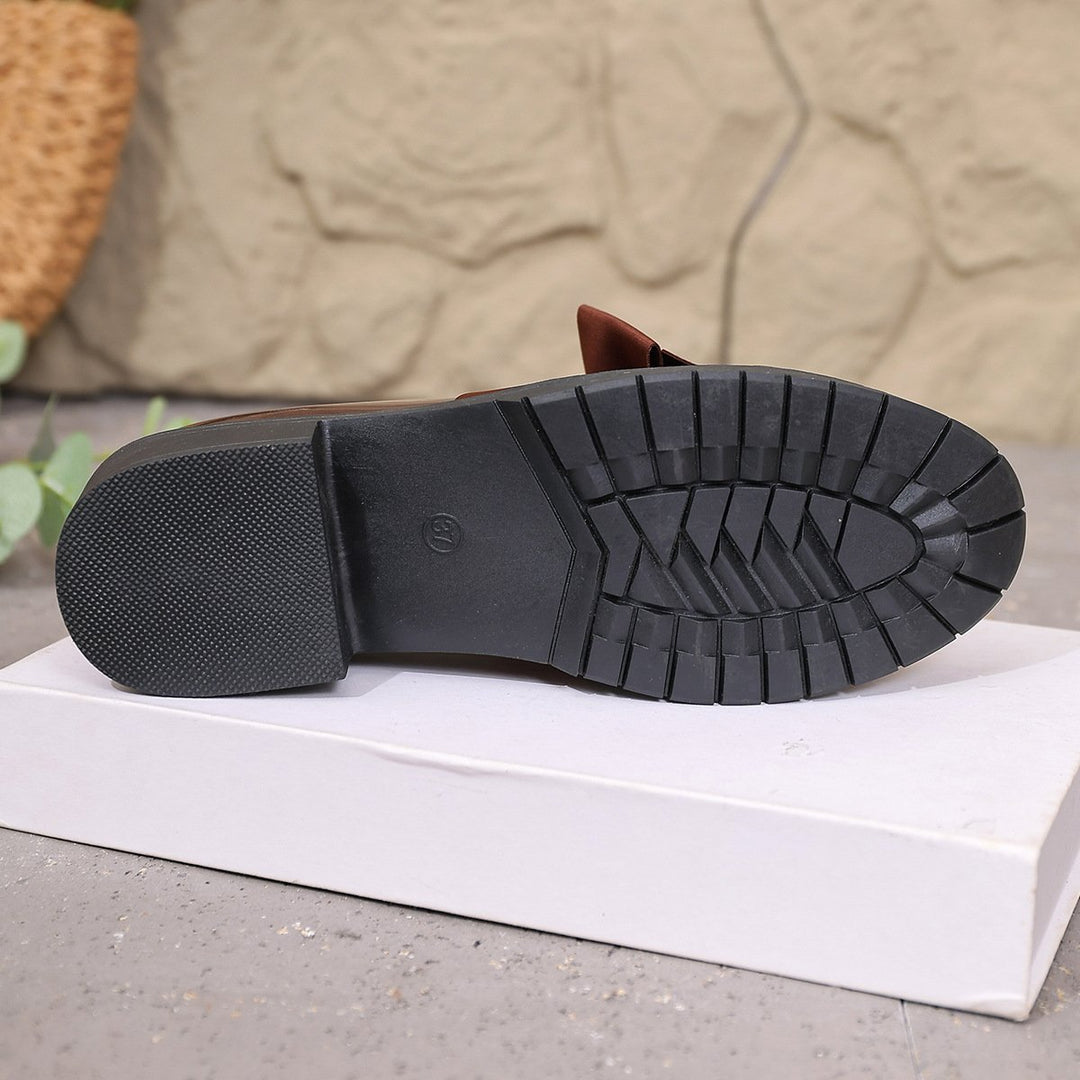 Ziena - Mocassim Em Couro Envernizado Com Laço Decorativo