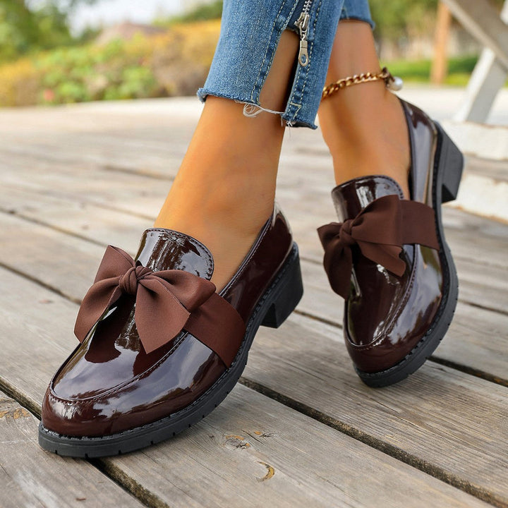Ziena - Mocassim Em Couro Envernizado Com Laço Decorativo