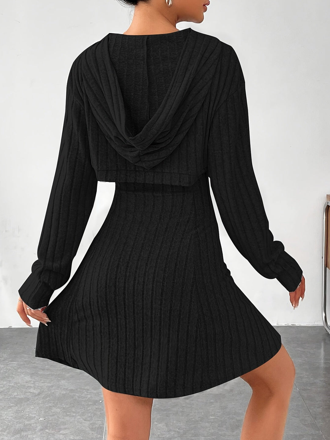 Joaquina - Mini-Vestido Com Textura Canelada e Top Curto com Capuz