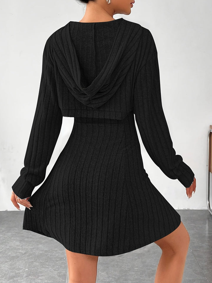 Joaquina - Mini-Vestido Com Textura Canelada e Top Curto com Capuz