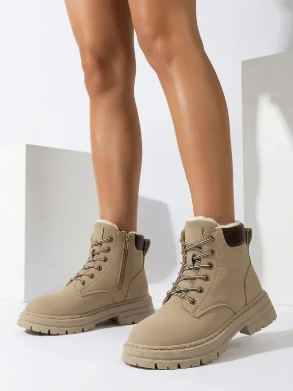 Alosia - Botas de Cano Curto com Atacadores e Sola Grossa