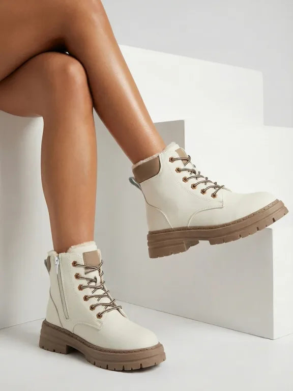 Alosia - Botas de Cano Curto com Atacadores e Sola Grossa