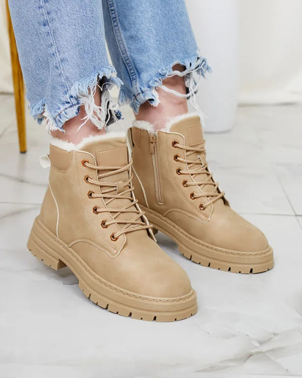 Alosia - Botas de Cano Curto com Atacadores e Sola Grossa