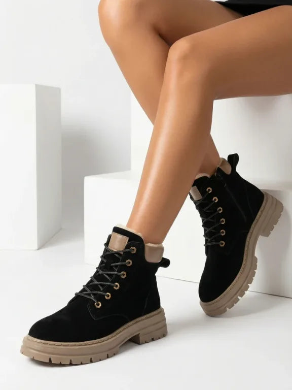 Alosia - Botas de Cano Curto com Atacadores e Sola Grossa