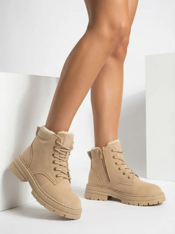 Alosia - Botas de Cano Curto com Atacadores e Sola Grossa