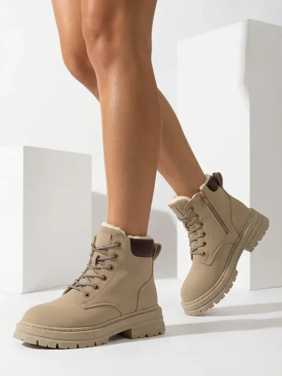 Alosia - Botas de Cano Curto com Atacadores e Sola Grossa