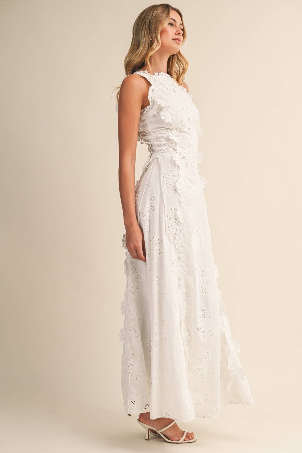 Azalia - Vestido Maxi Sem Mangas com Bordados Florais