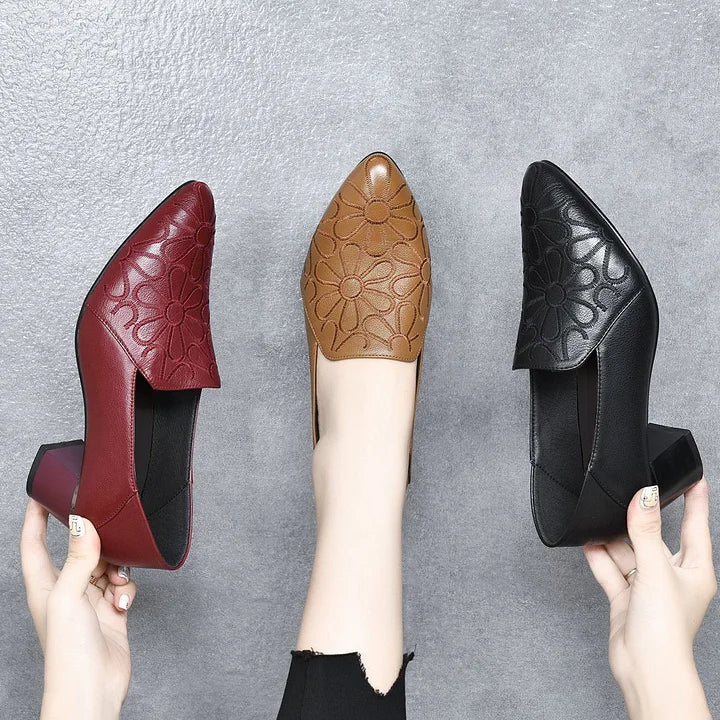 Minhora - Sapatos de Salto Grosso Bordados em Couro
