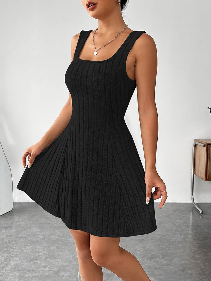 Joaquina - Mini-Vestido Com Textura Canelada e Top Curto com Capuz