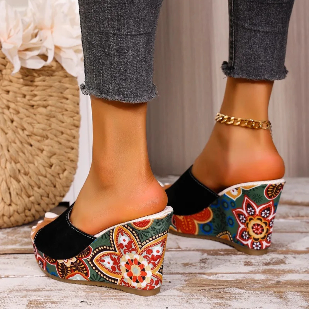 Laerke - Sandália Com Salto Em Cunha e Estampado Floral