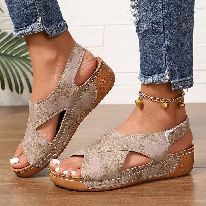 Clarisa - Sandália De Cunha Com Tiras Cruzadas