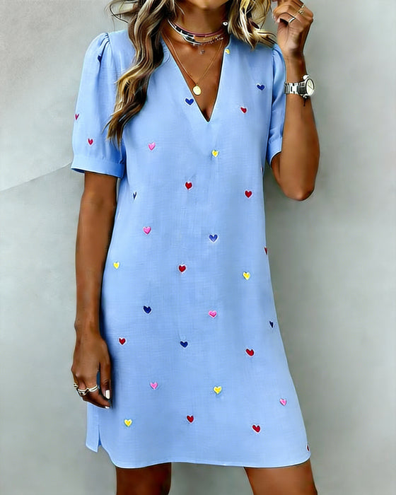 Steinunn - Vestido Colorido Com Estampa De Coração e Decote Em V