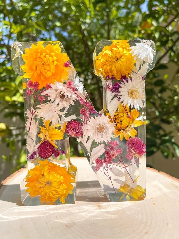 FloraShine - Candeeiro Noturno Artesanal em Resina Com Flores