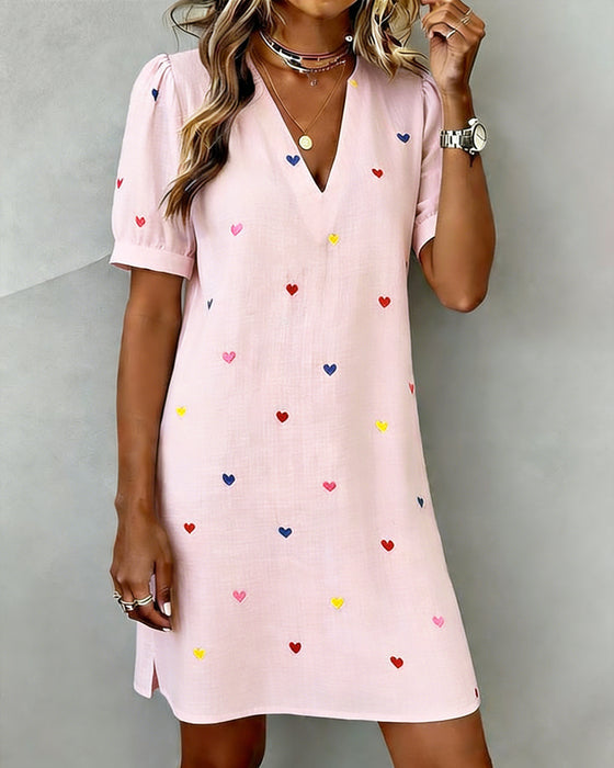 Steinunn - Vestido Colorido Com Estampa De Coração e Decote Em V