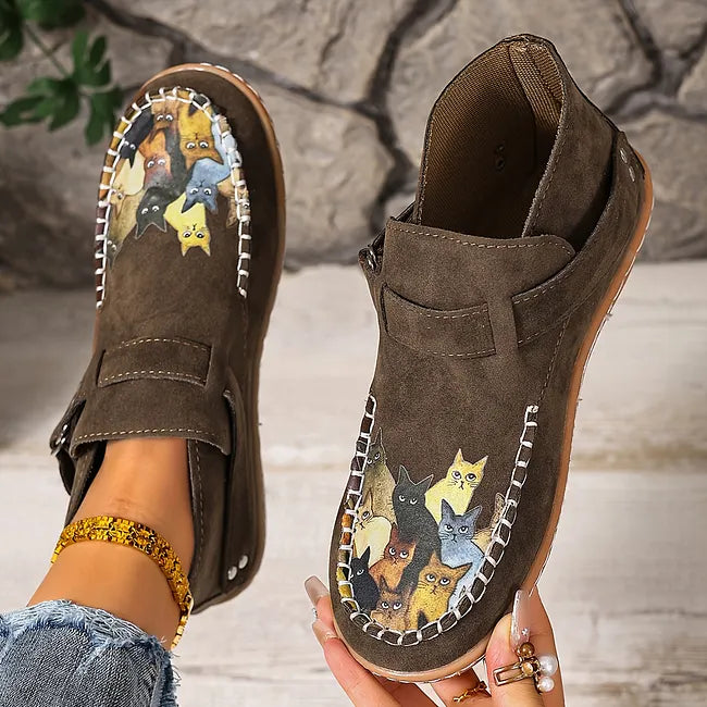 Viktoriy - Botas Rasas Até ao Tornozelo Com Padrão de Gato e Fivela