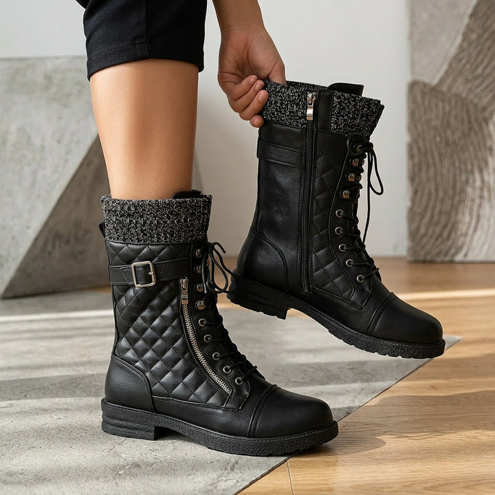Sigrun - Botas Acolchoadas com Atacadores e Punhos em Malha