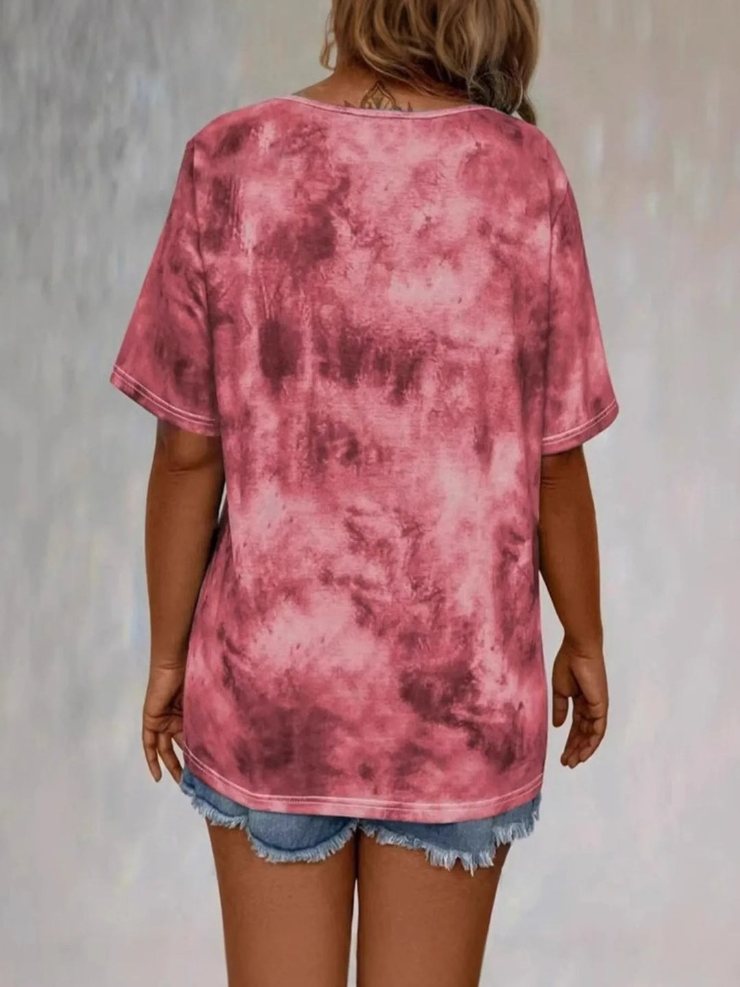 Rihanna - Camiseta Com Decote Em V e Cordões Em Estilo Batik