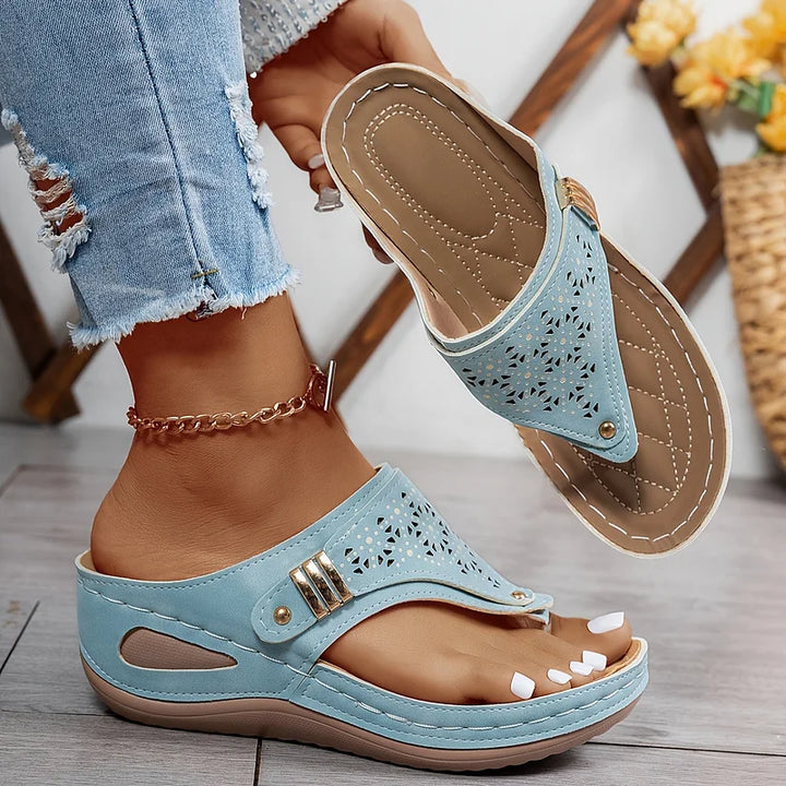 Tiara - Sandália Elegante com Salto em Cunha