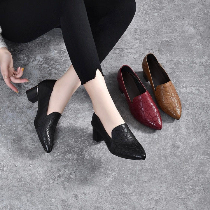 Minhora - Sapatos de Salto Grosso Bordados em Couro