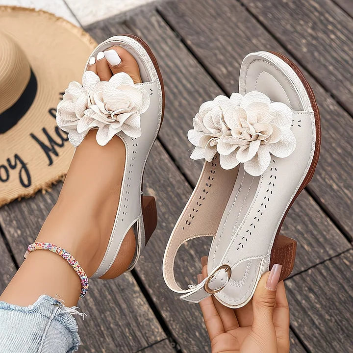 Gayanthi - Salto Grosso Floral Elegante