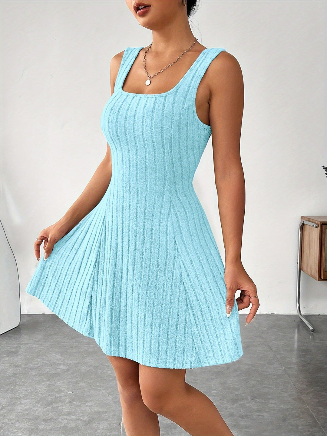 Joaquina - Mini-Vestido Com Textura Canelada e Top Curto com Capuz