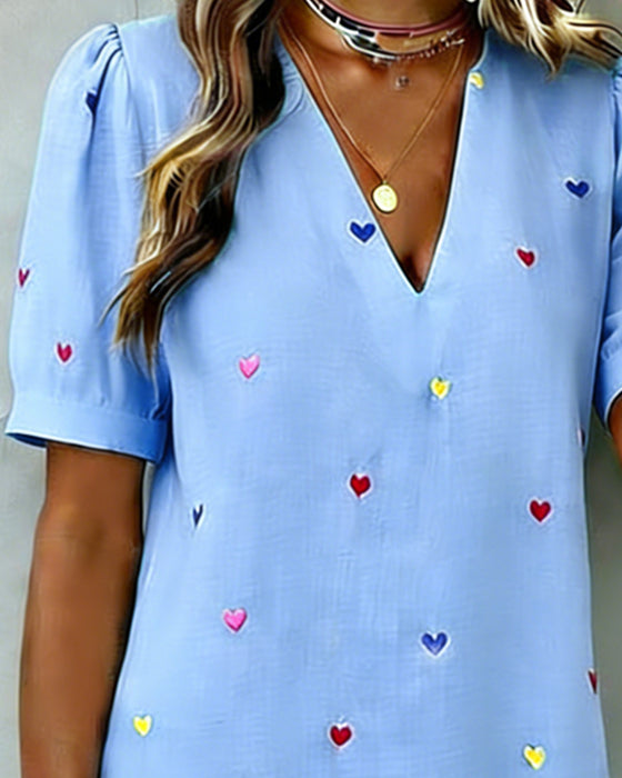 Steinunn - Vestido Colorido Com Estampa De Coração e Decote Em V