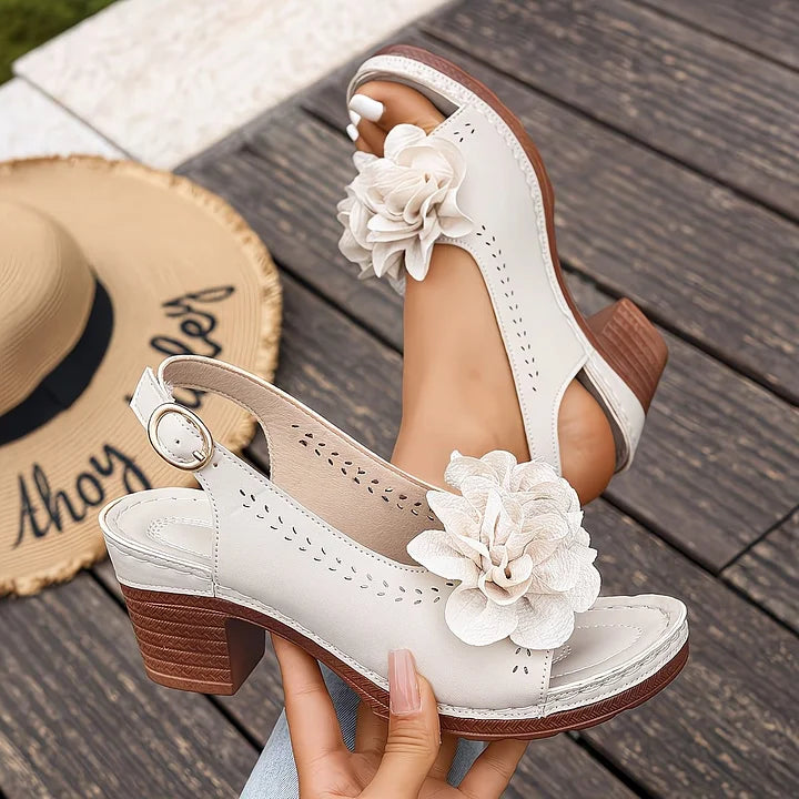 Gayanthi - Salto Grosso Floral Elegante