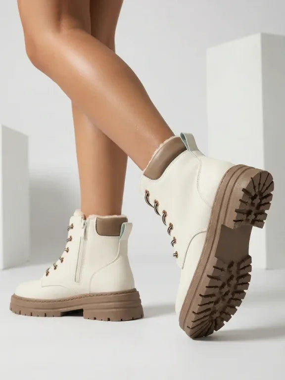 Alosia - Botas de Cano Curto com Atacadores e Sola Grossa