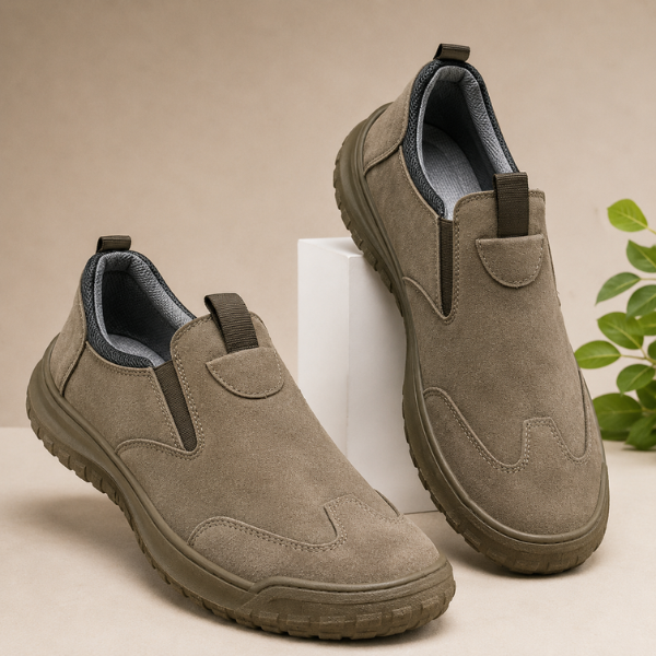 Traveis - Sapatos slip on com Painéis Elásticos e Solas Texturadas