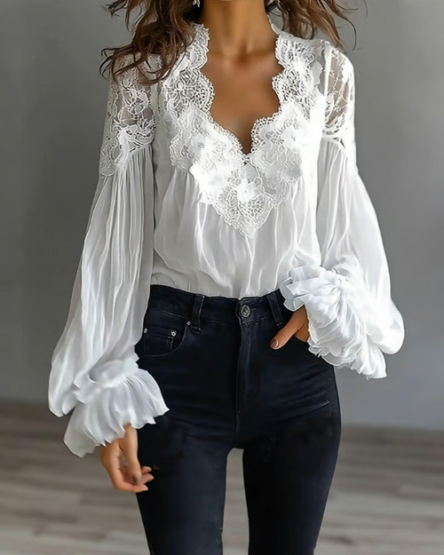 Katija - Blusa Com Renda Floral e Mangas Largas
