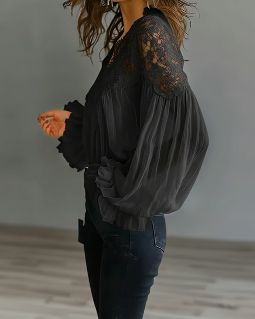 Katija - Blusa Com Renda Floral e Mangas Largas