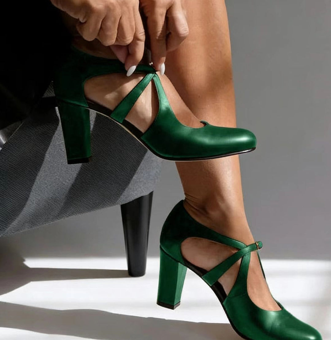 Kitiya - Sapatos de Salto Grosso com Tira em T Clássica