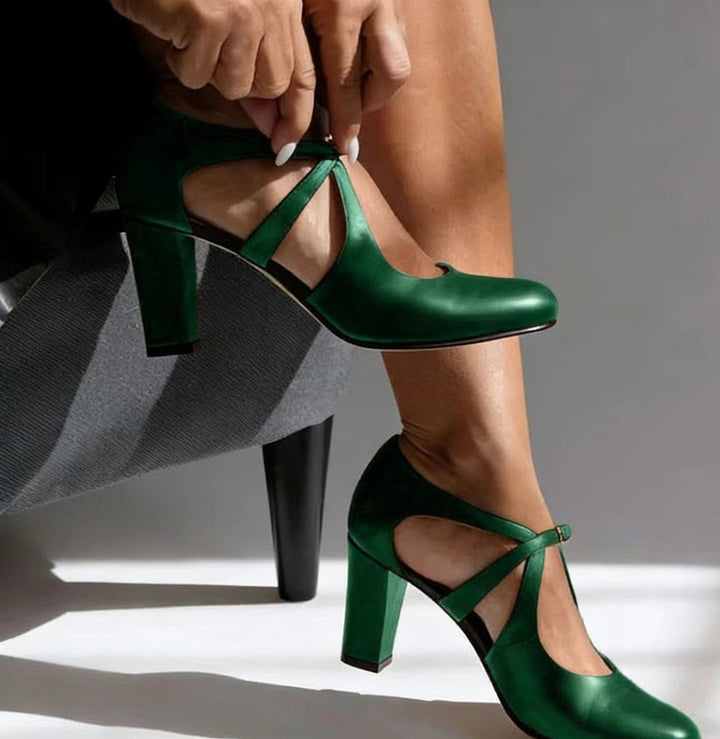 Kitiya - Sapatos de Salto Grosso com Tira em T Clássica