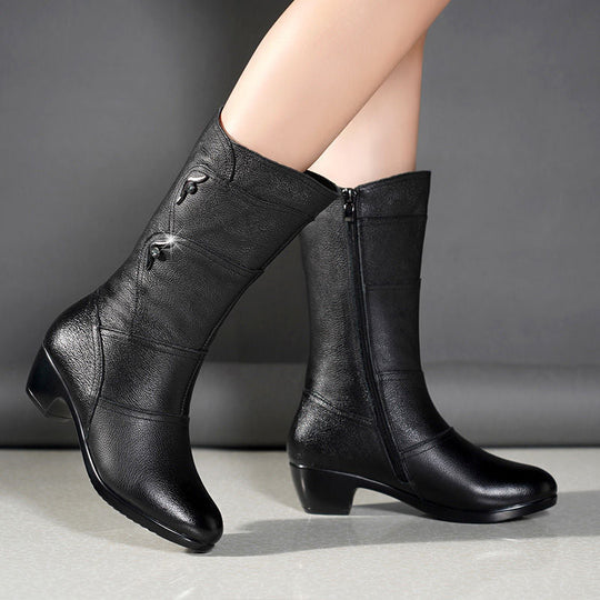 Emmia - Botas de Couro com Salto Baixo e Detalhes Decorativos