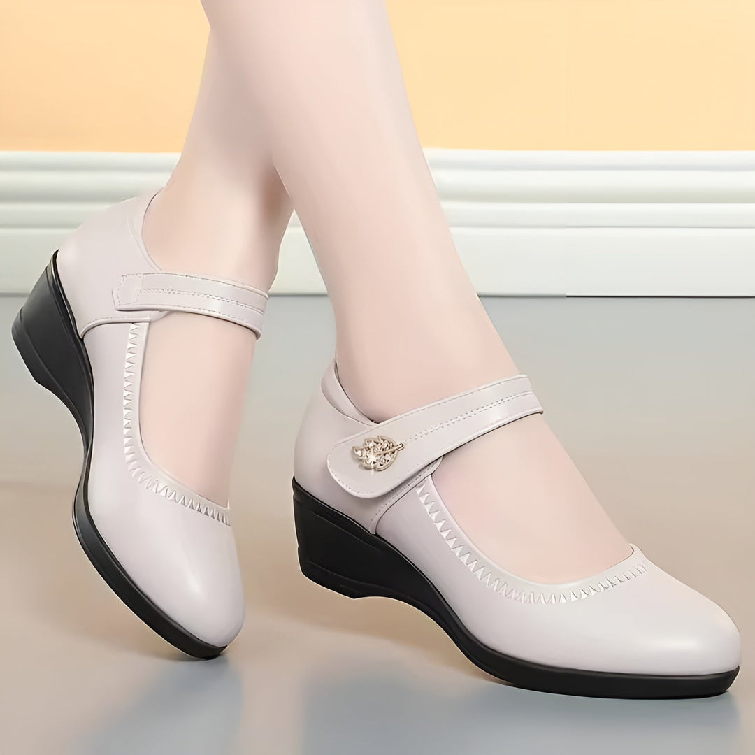 Brenka - Sapatos Elegantes de Couro com Tira
